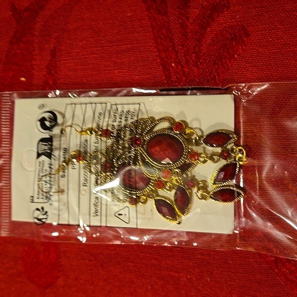 Vintage Luxury Flower Design Synthetic Red Gems Inlaid Dangle Earrings - Picture 6 of 7
